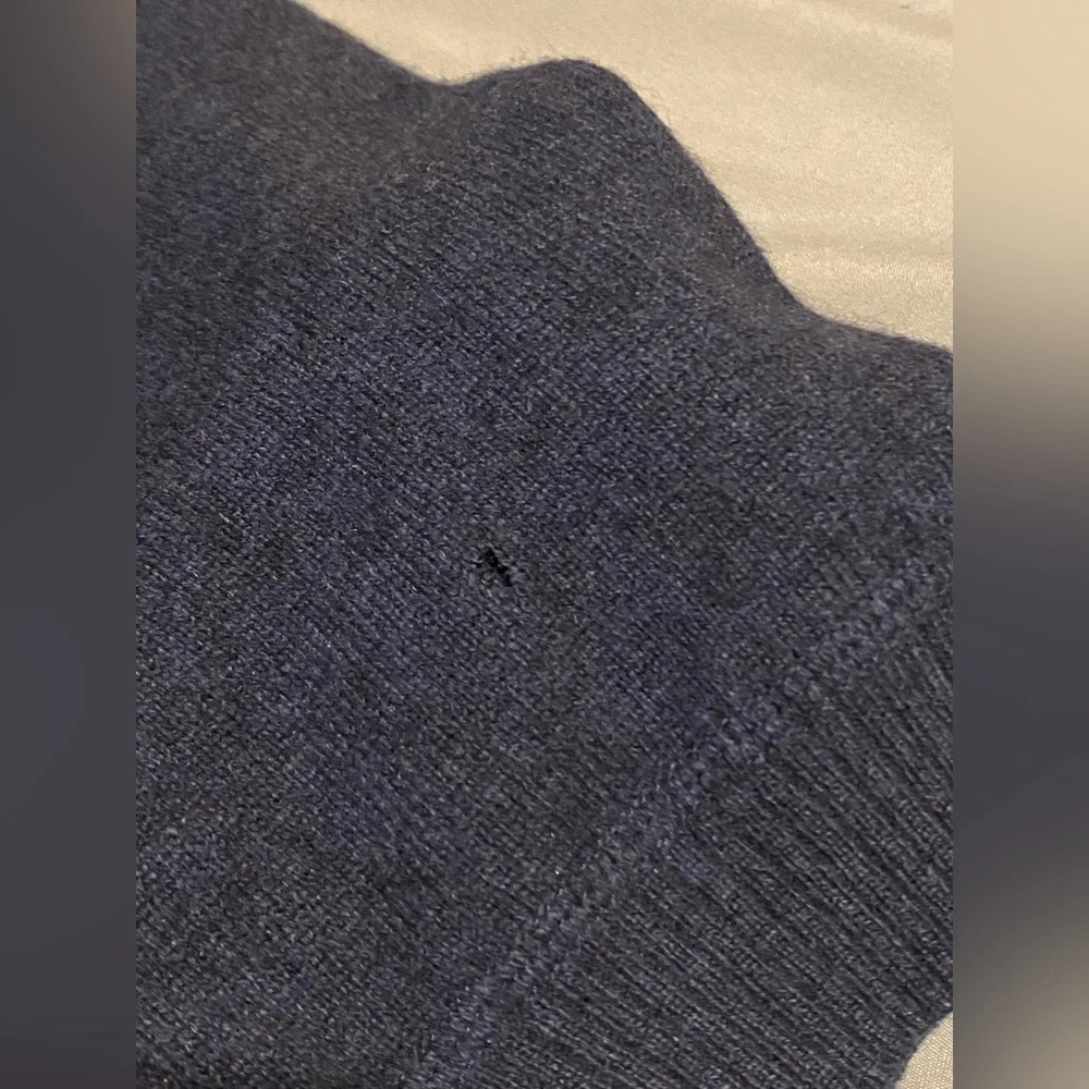 John W Nordstrom 100% cashmere V-Neck sweater